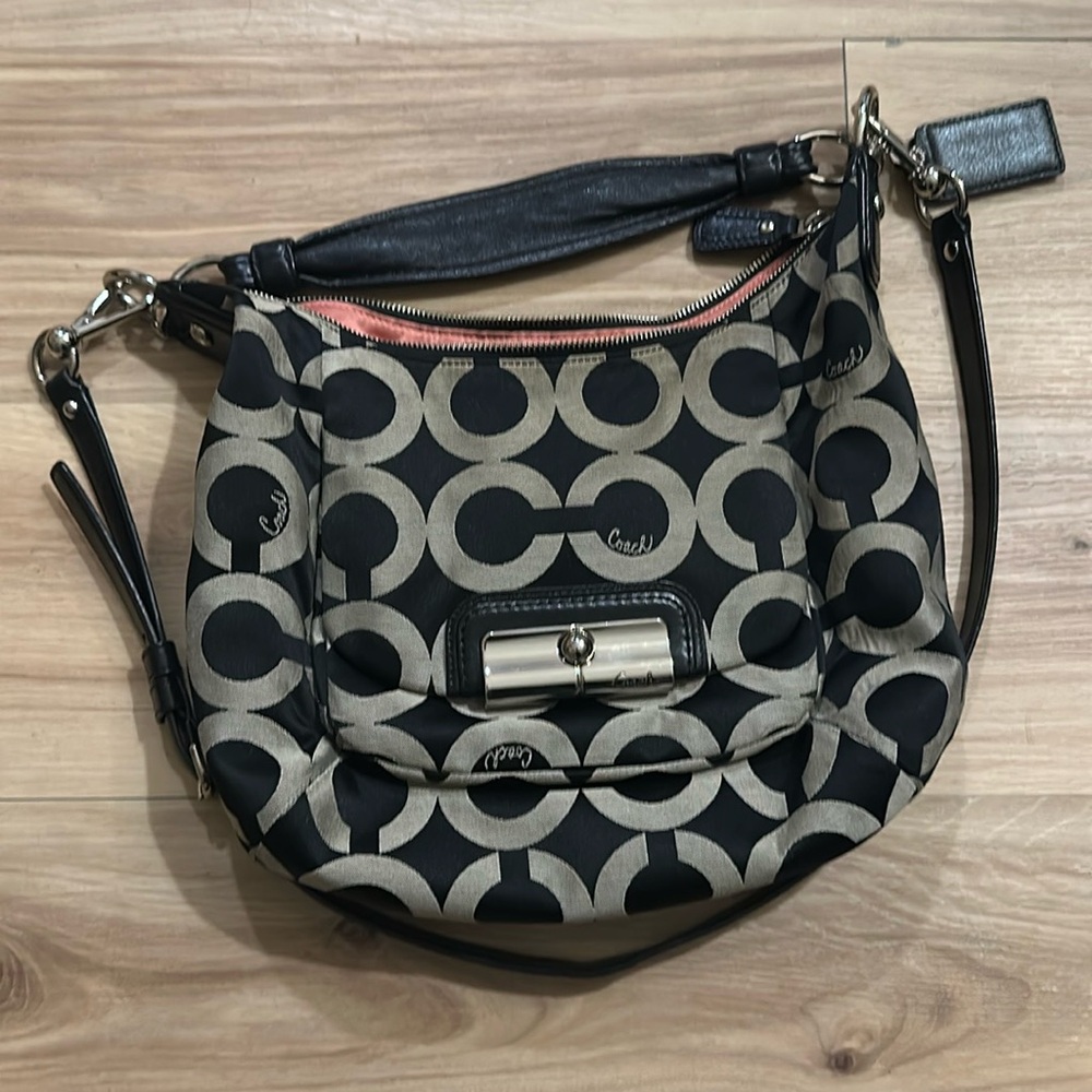 Midium Black classic C Coach bag